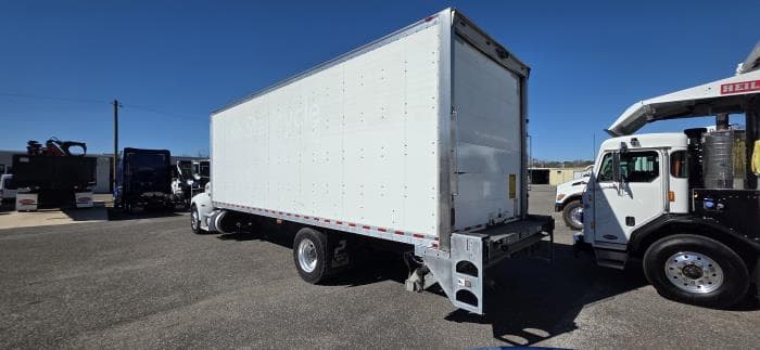 2020 Peterbilt 337 — photo 4