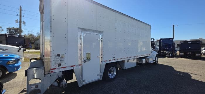 2020 Peterbilt 337 — photo 6