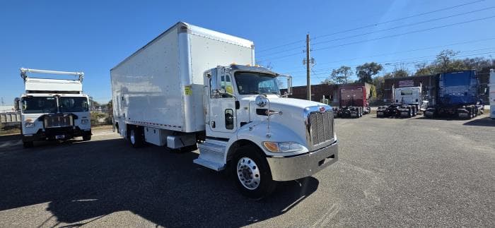 2020 Peterbilt 337 — photo 8