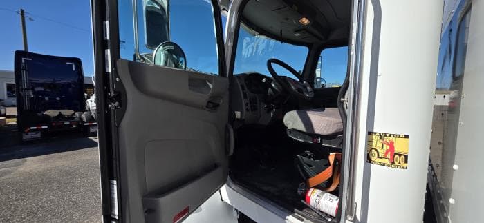 2020 Peterbilt 337 — photo 19