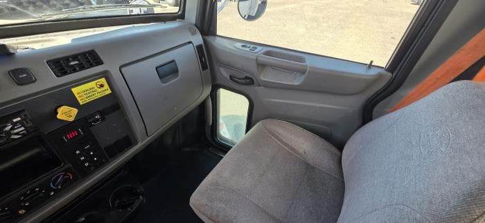 2020 Peterbilt 337 — photo 21