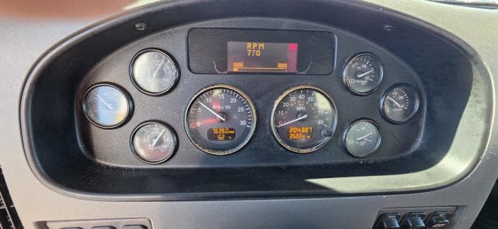 2020 Peterbilt 337 — photo 24