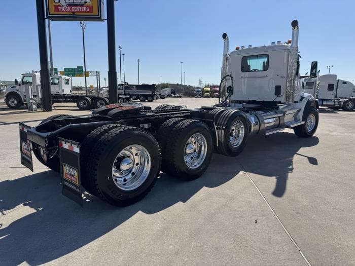 2026 Peterbilt 567 — photo 8