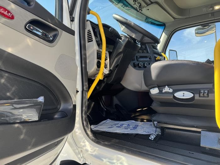 2026 Peterbilt 567 — photo 10