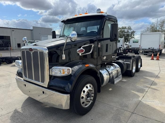 2023 Peterbilt 567 — photo 2