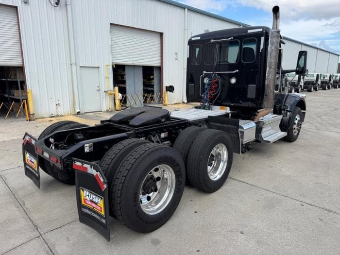 2023 Peterbilt 567 — photo 6