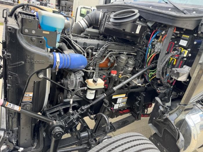 2023 Peterbilt 567 — photo 12