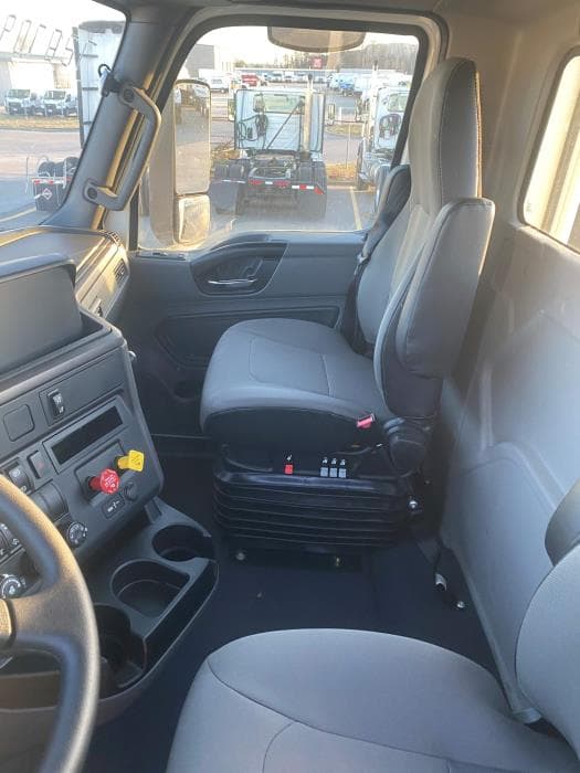 2026 International LT — photo 14