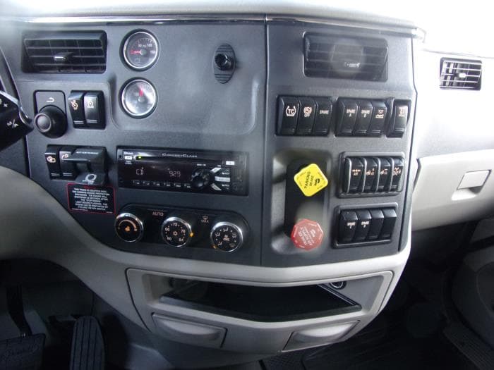 2020 Peterbilt 579 — photo 13