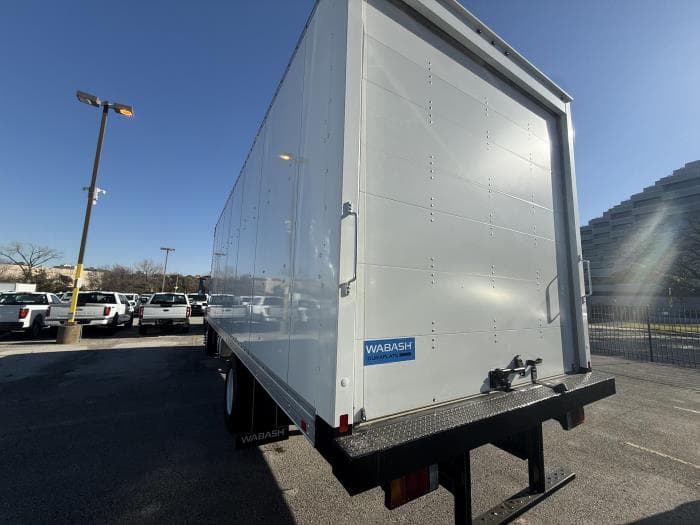 2025 Isuzu FTR — photo 3