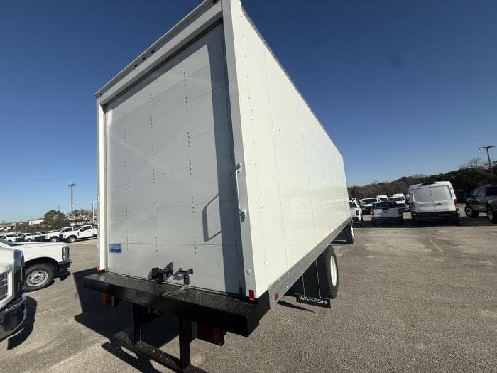 2025 Isuzu FTR — photo 5