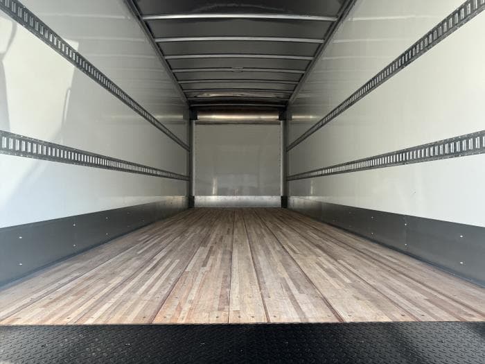 2025 Isuzu FTR — photo 10