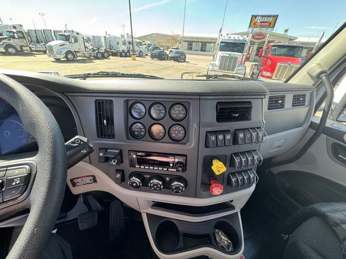 2026 Peterbilt 579 — photo 14