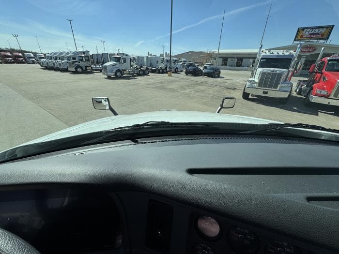 2026 Peterbilt 579 — photo 16