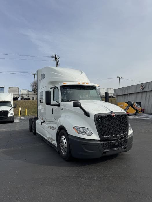 2026 International LT — photo 8