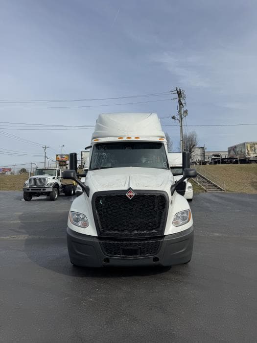 2026 International LT — photo 9