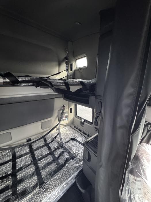 2026 International LT — photo 15