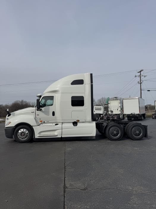 2026 International LT — photo 3