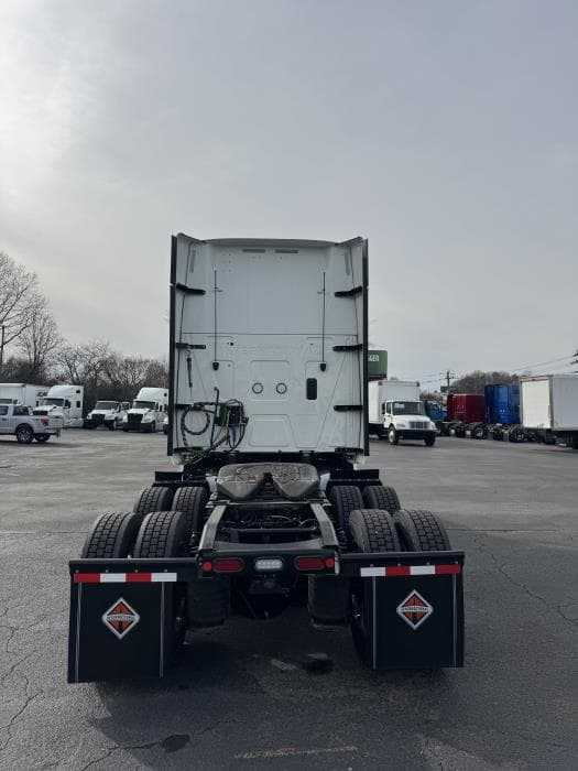 2026 International LT — photo 5