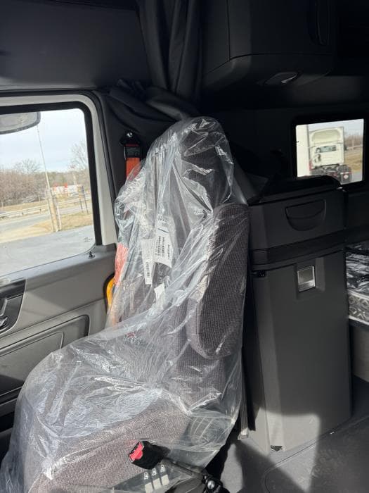 2026 International LT — photo 14