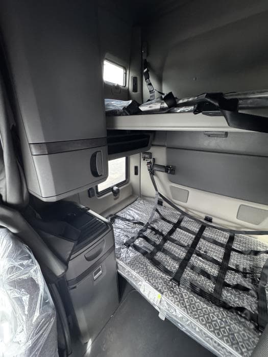 2026 International LT — photo 16