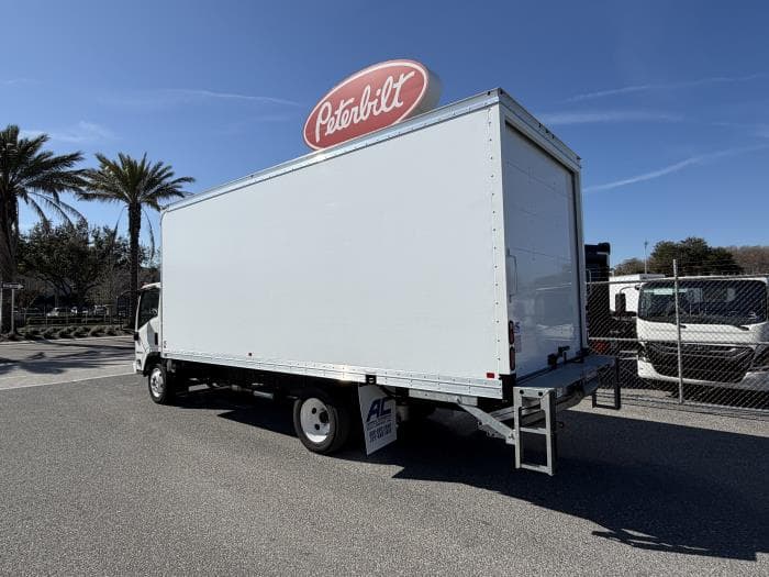 2025 Isuzu NRR — photo 4