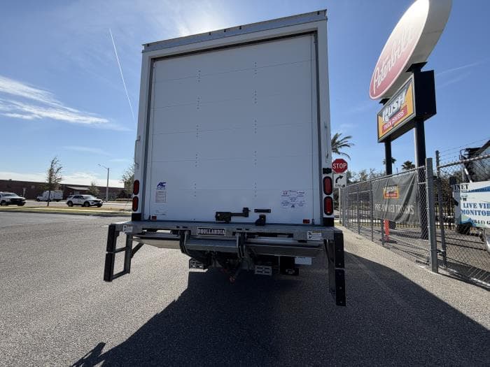 2025 Isuzu NRR — photo 5