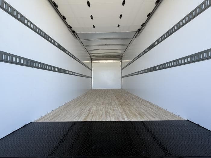 2025 Isuzu NRR — photo 6