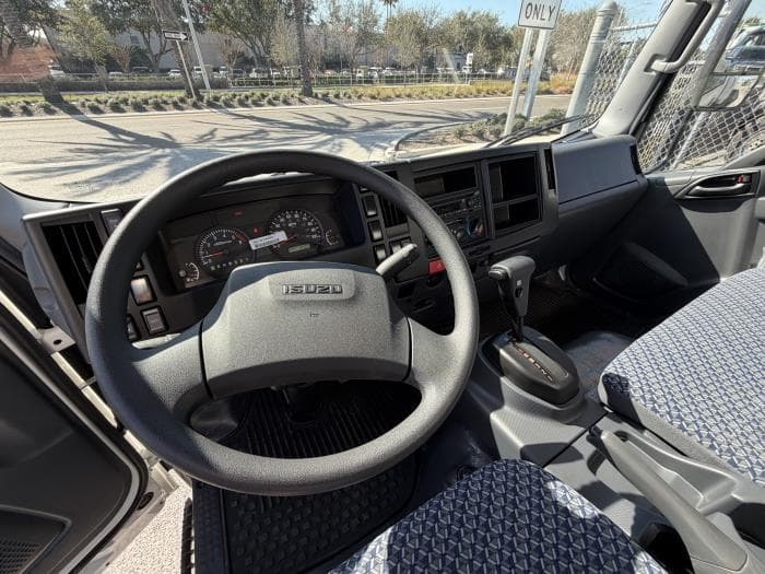 2025 Isuzu NRR — photo 9