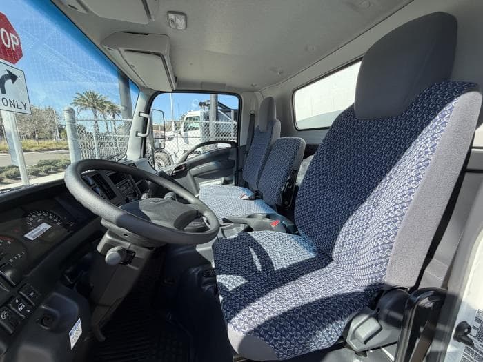 2025 Isuzu NRR — photo 13