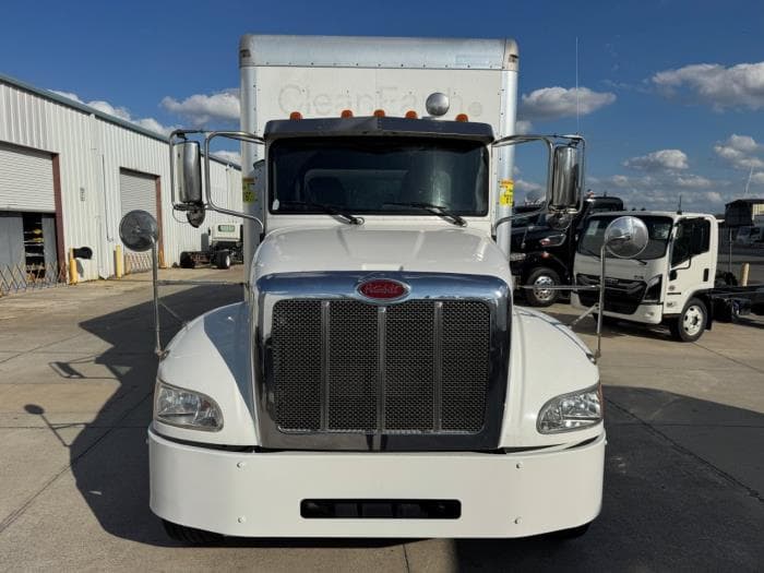 2020 Peterbilt 337 — photo 3