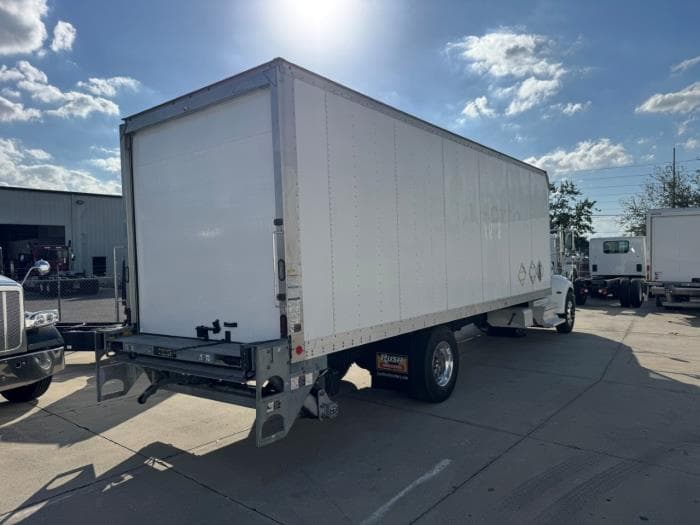 2020 Peterbilt 337 — photo 6