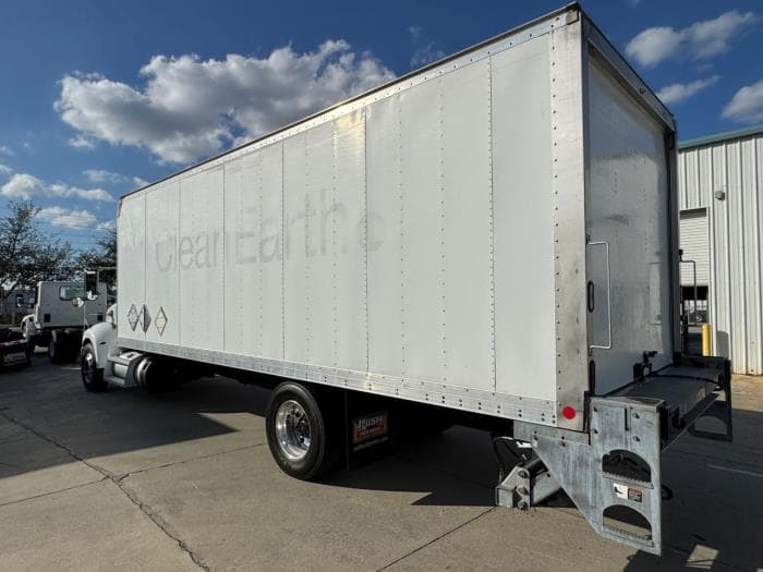 2020 Peterbilt 337 — photo 8