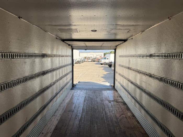 2020 Peterbilt 337 — photo 11