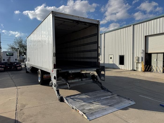 2020 Peterbilt 337 — photo 12