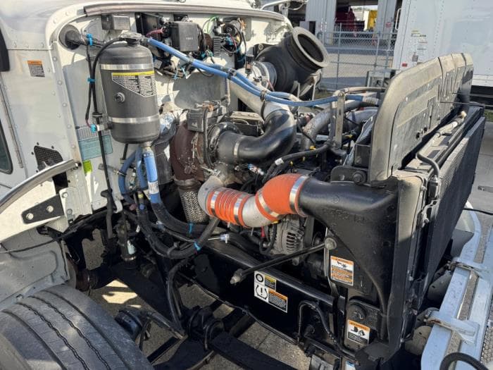 2020 Peterbilt 337 — photo 18