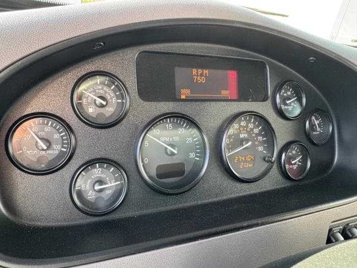 2020 Peterbilt 337 — photo 24