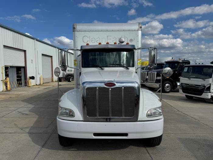 2020 Peterbilt 337 — photo 3