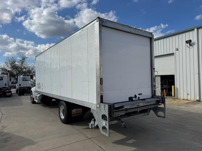 2020 Peterbilt 337 — photo 8