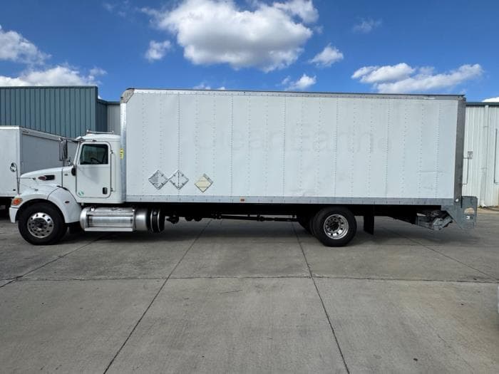 2020 Peterbilt 337 — photo 9