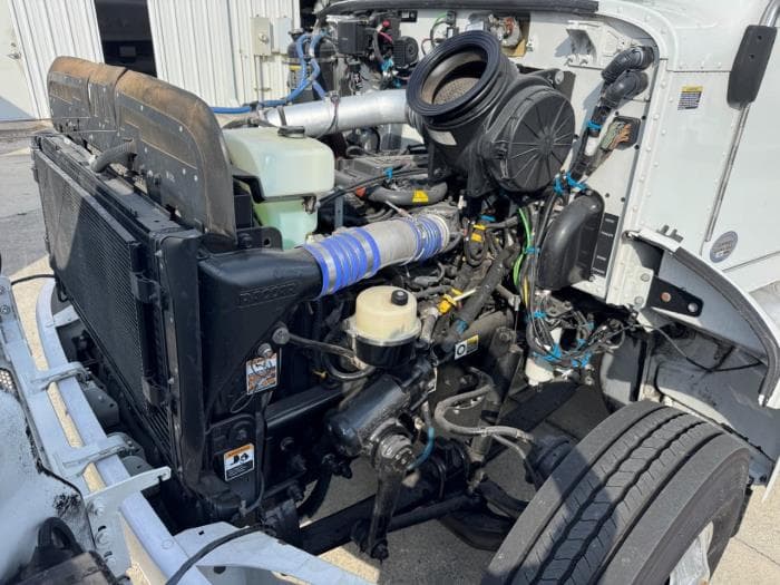 2020 Peterbilt 337 — photo 14