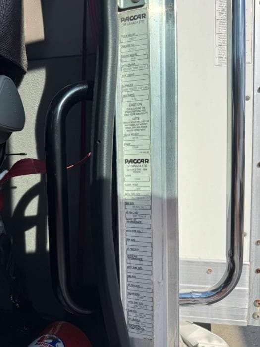 2020 Peterbilt 337 — photo 31