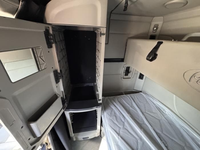 2022 Peterbilt 579 — photo 11