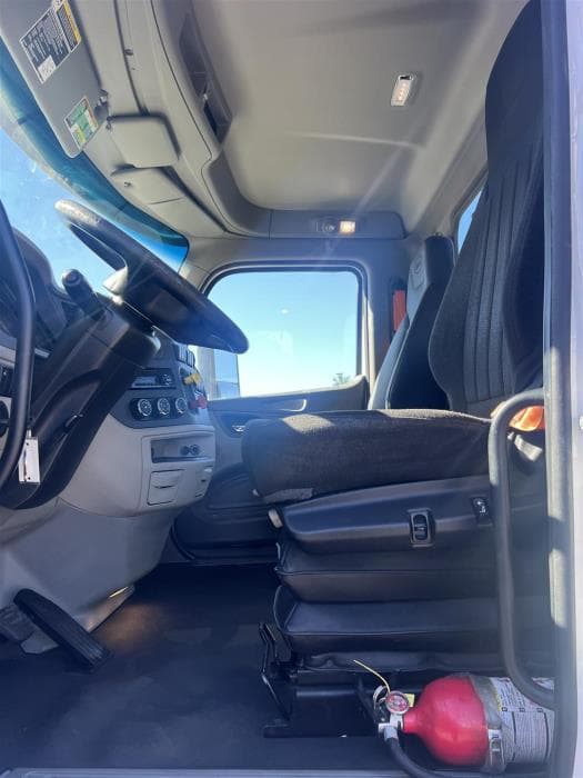 2021 Peterbilt 579 — photo 21
