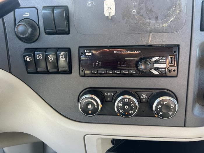 2021 Peterbilt 579 — photo 25