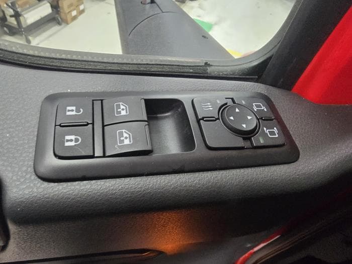 2026 International LT — photo 9