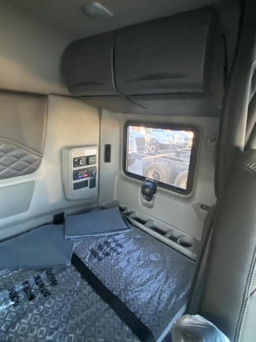 2026 International LT — photo 12