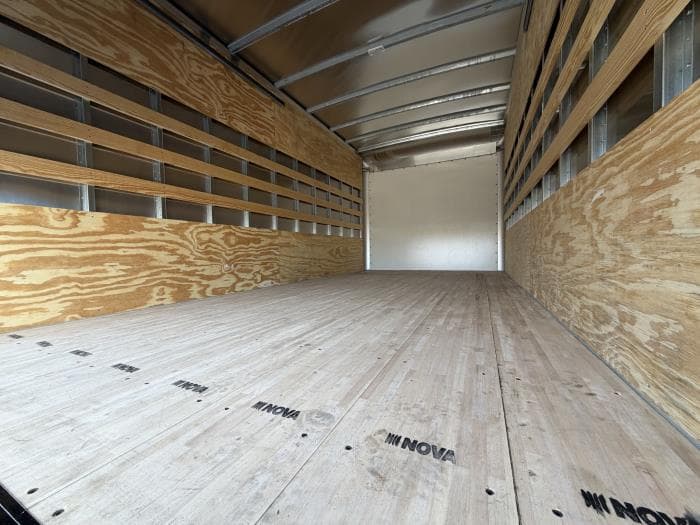 2025 Isuzu NRR — photo 5