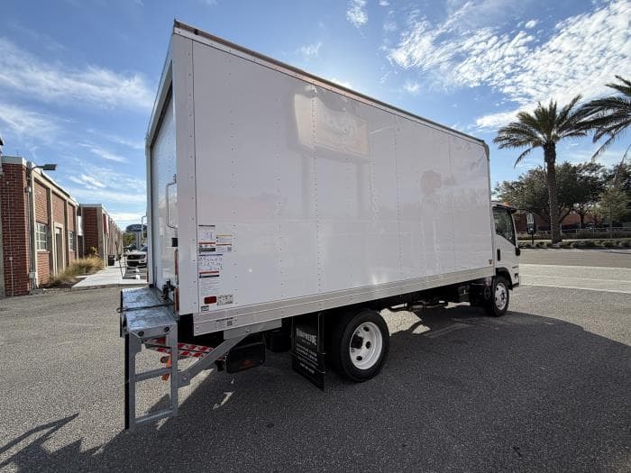 2025 Isuzu NRR — photo 9