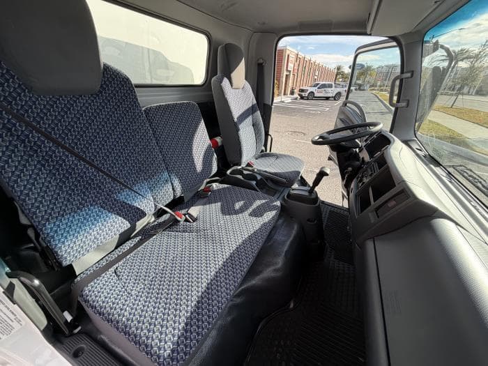 2025 Isuzu NRR — photo 18